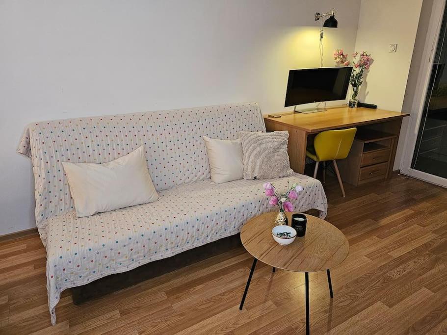 Grandpa Vojin'S Cozy Corner Apartment Subotica Ngoại thất bức ảnh